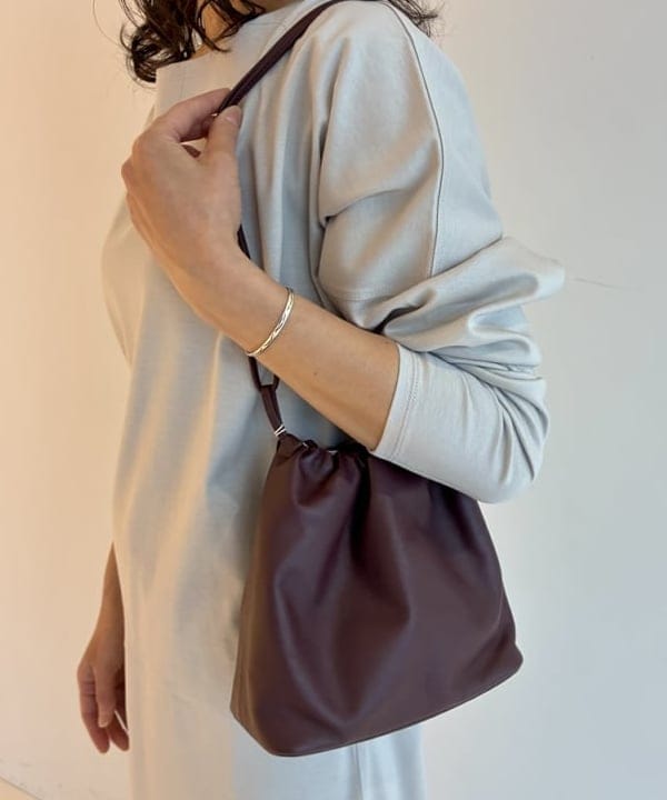 松元 晴佳さんの「BEAMS WOMEN｜【別注】スタイリスト佐藤佳菜子 &times; SLOANE / 淑女のロンT ワンピース」を使ったコーディネート