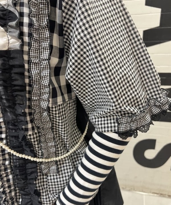 エノモト アミさんの「BEAMS WOMEN｜ミックス プリーツ スカート」を使ったコーディネート