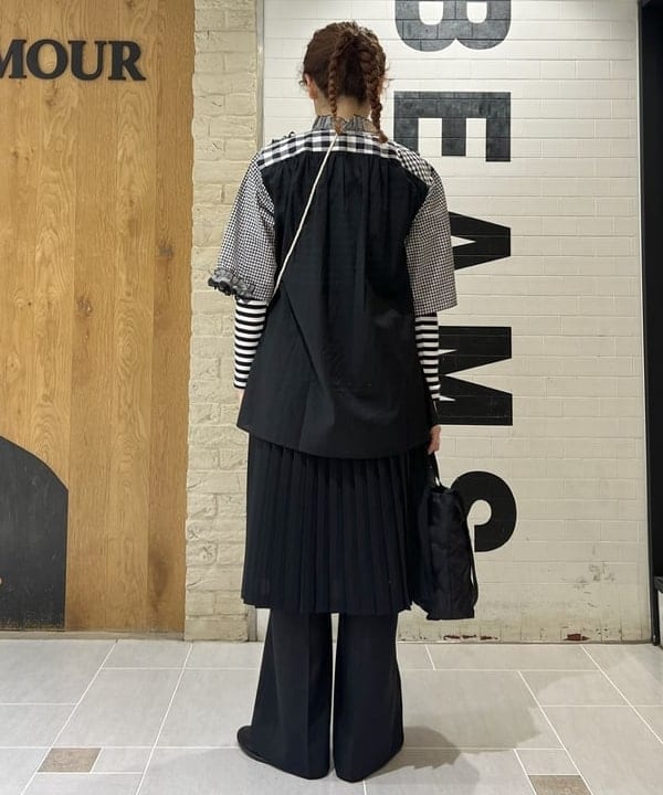エノモト アミさんの「BEAMS WOMEN｜ミックス プリーツ スカート」を使ったコーディネート