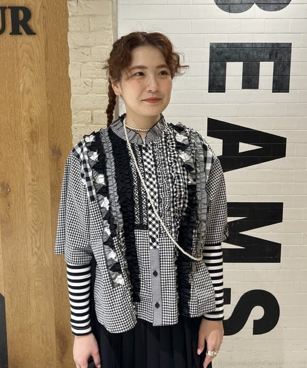 エノモト アミさんの「BEAMS WOMEN｜ミックス プリーツ スカート」を使ったコーディネート