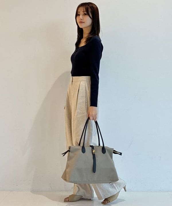 茂野 真楓さんの「BEAMS WOMEN｜スクエアパフサンダル .M」を使ったコーディネート