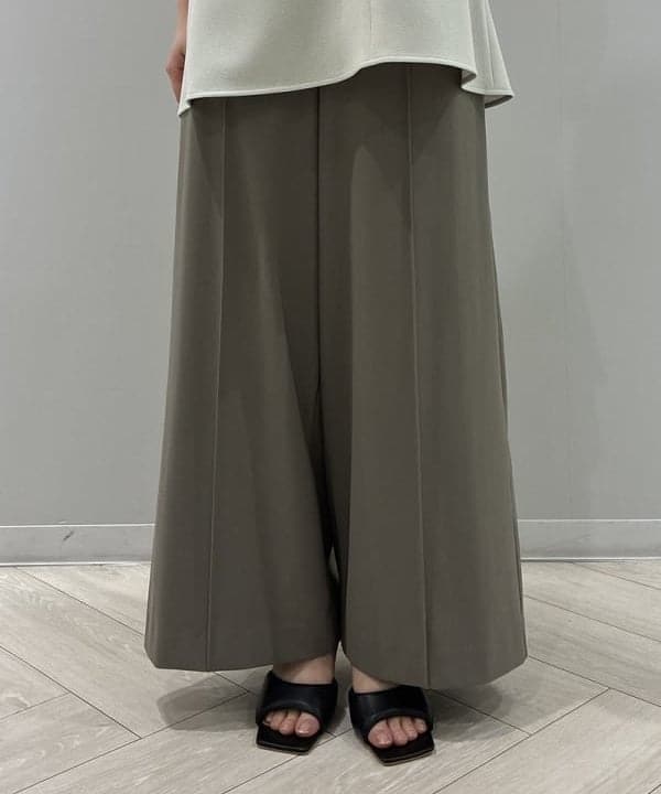 菜月さんの「BEAMS WOMEN｜トリコット イージーパンツ」を使ったコーディネート