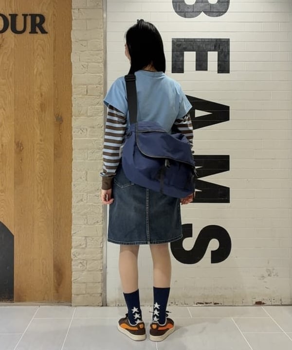 津藤 理佐子さんの「BEAMS WOMEN｜メッセンジャー バッグ」を使ったコーディネート