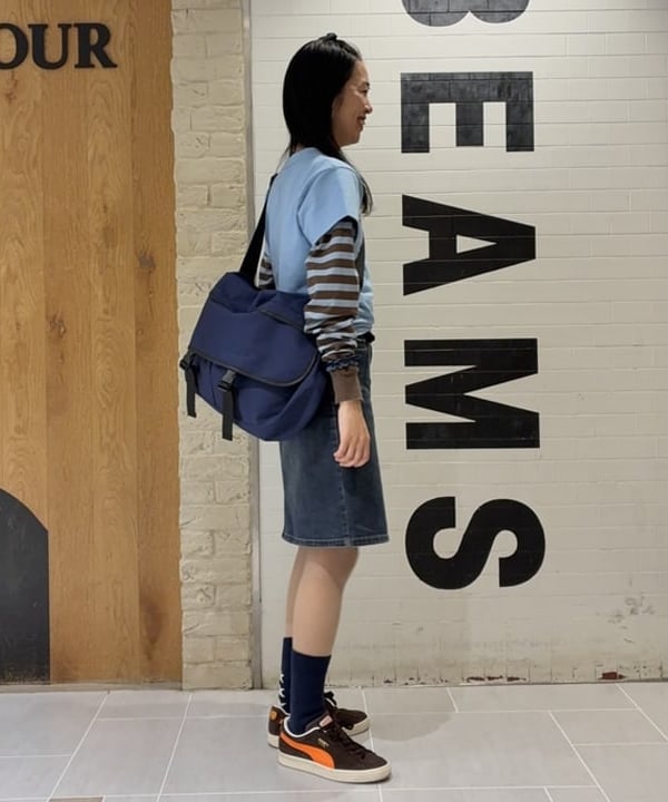 津藤 理佐子さんの「BEAMS WOMEN｜メッセンジャー バッグ」を使ったコーディネート