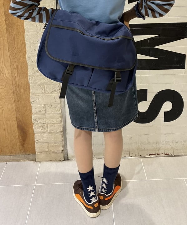 津藤 理佐子さんの「BEAMS WOMEN｜メッセンジャー バッグ」を使ったコーディネート