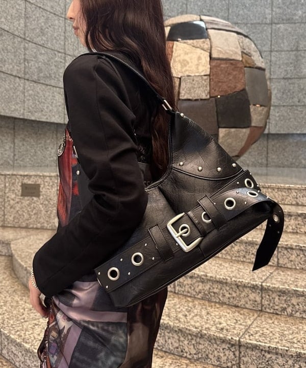 amiriさんの「BEAMS WOMEN｜ショルダー オープン ロングスリーブ Tシャツ」を使ったコーディネート