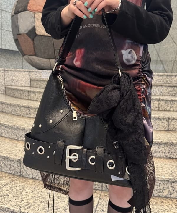 amiriさんの「BEAMS WOMEN｜ショルダー オープン ロングスリーブ Tシャツ」を使ったコーディネート