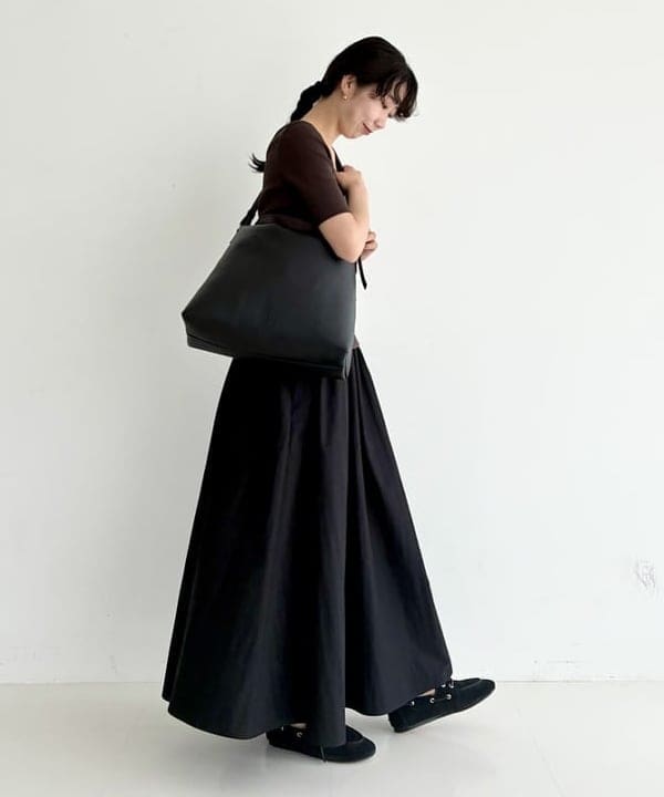 中丸　栞さんの「BEAMS WOMEN｜コットン ナイロン タック ギャザー スカート」を使ったコーディネート