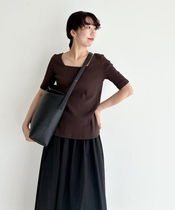 中丸　栞さんの「BEAMS WOMEN｜コットン ナイロン タック ギャザー スカート」を使ったコーディネート