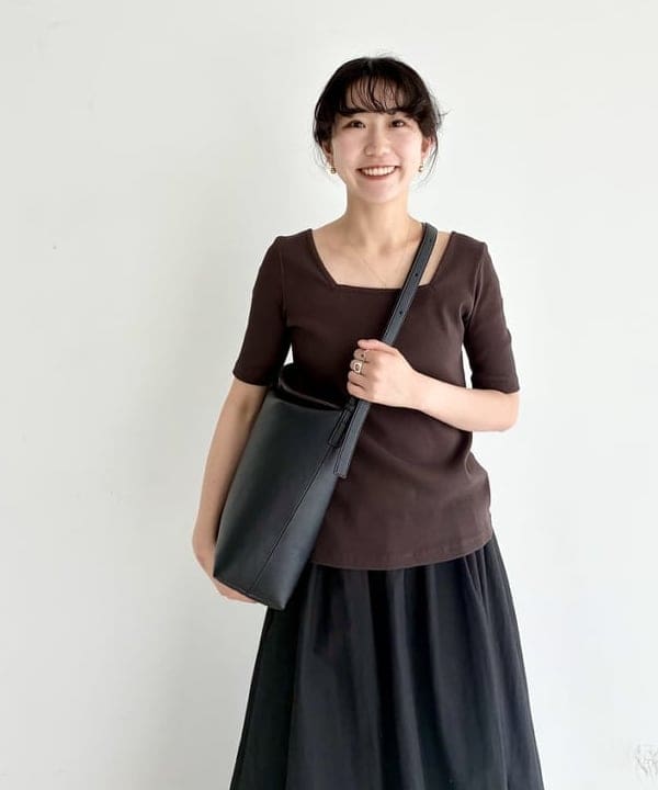 中丸　栞さんの「BEAMS WOMEN｜コットン ナイロン タック ギャザー スカート」を使ったコーディネート