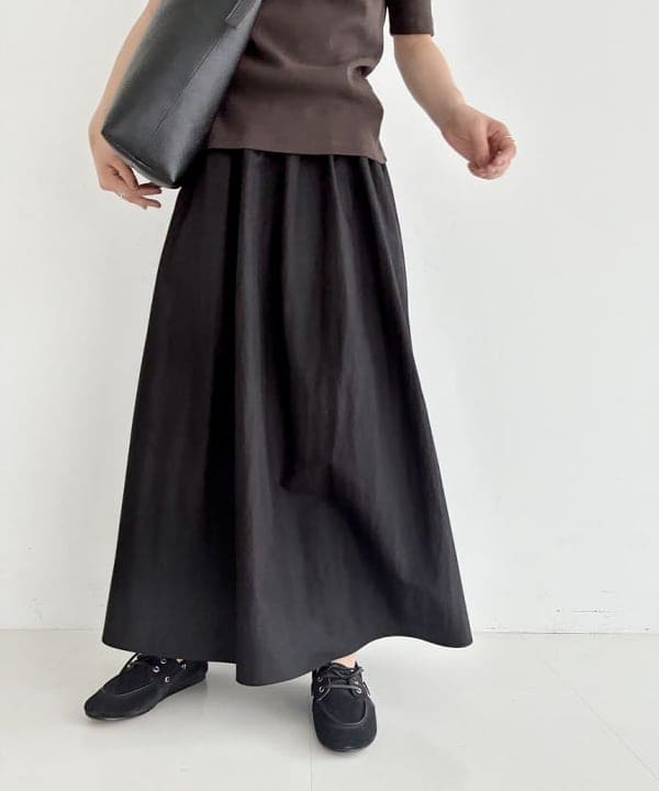 中丸　栞さんの「BEAMS WOMEN｜コットン ナイロン タック ギャザー スカート」を使ったコーディネート