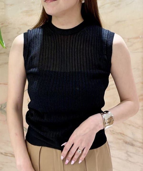 関 桂子さんの「BEAMS WOMEN｜SLOANE / 14ゲージ ワイドリブ カーディガン」を使ったコーディネート