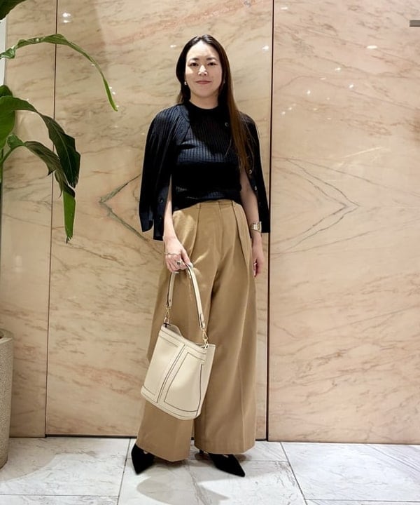 関 桂子さんの「BEAMS WOMEN｜SLOANE / 14ゲージ ワイドリブ カーディガン」を使ったコーディネート