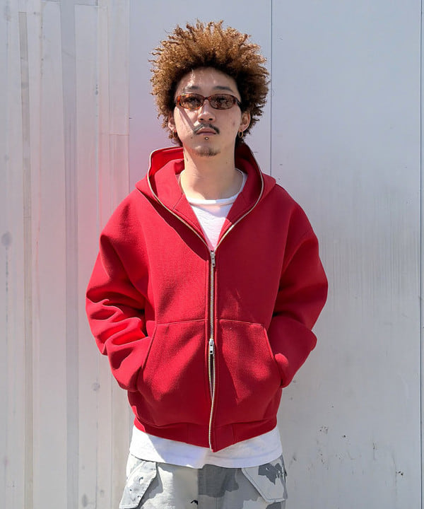 川端 大翔さんの「BEAMS WOMEN｜フルフェイス ジップアップ フーディ 【ワイドショートフィット】」を使ったコーディネート