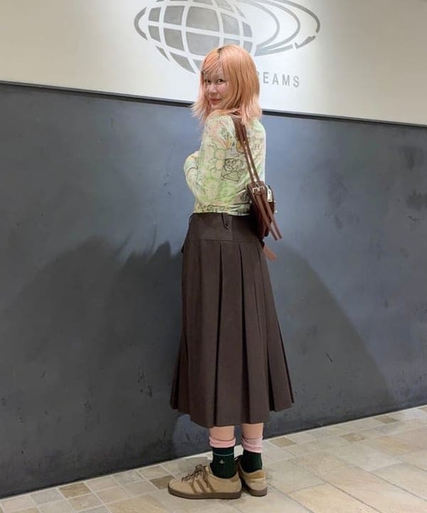 はっとりさんの「BEAMS WOMEN｜ボックス プリーツ ミディ スカート」を使ったコーディネート