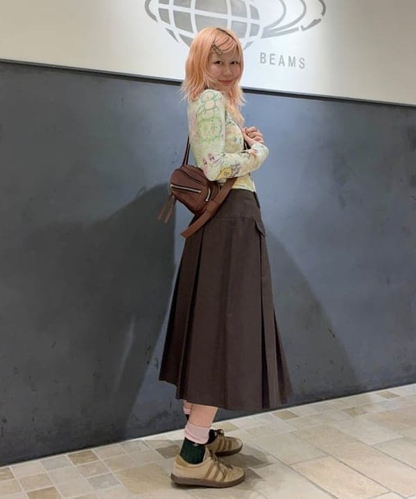 はっとりさんの「BEAMS WOMEN｜ボックス プリーツ ミディ スカート」を使ったコーディネート