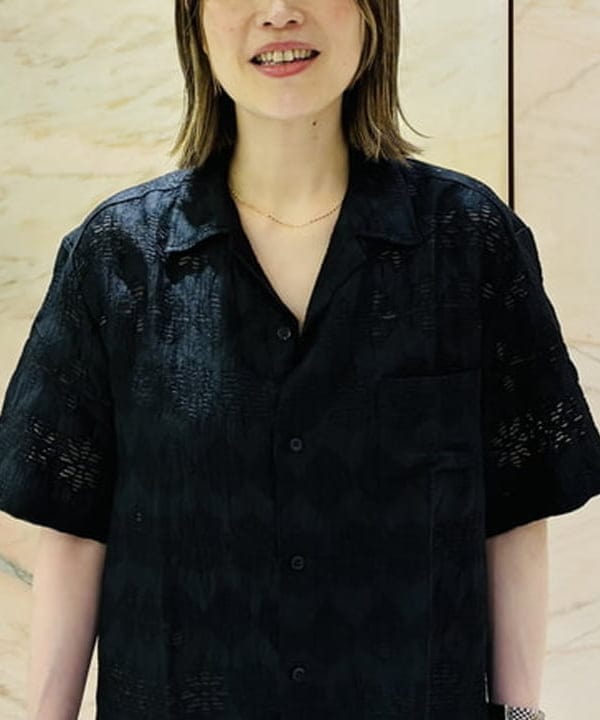 岩沢 珠代さんの「BEAMS WOMEN｜CMMN SWDN / Ture オープンカラー シャツ」を使ったコーディネート