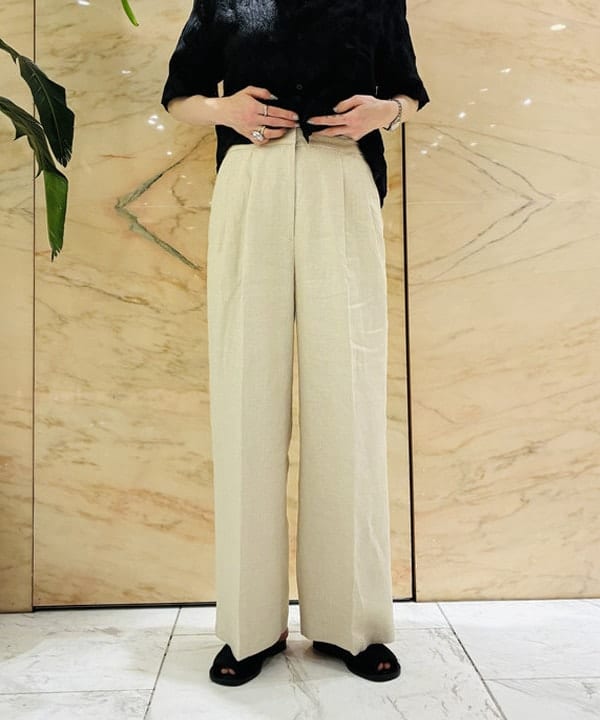 岩沢 珠代さんの「BEAMS WOMEN｜CMMN SWDN / Ture オープンカラー シャツ」を使ったコーディネート