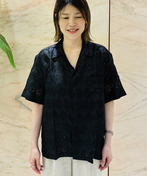 岩沢 珠代さんの「BEAMS WOMEN｜CMMN SWDN / Ture オープンカラー シャツ」を使ったコーディネート