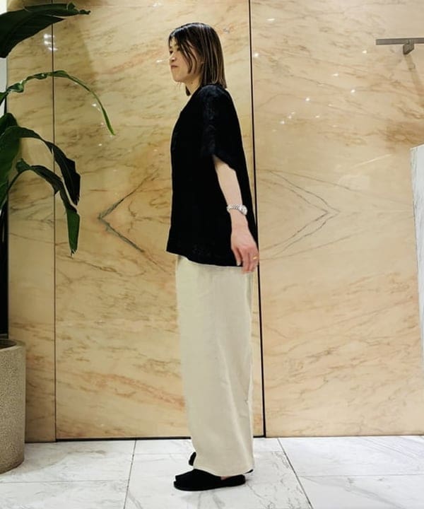 岩沢 珠代さんの「BEAMS WOMEN｜CMMN SWDN / Ture オープンカラー シャツ」を使ったコーディネート