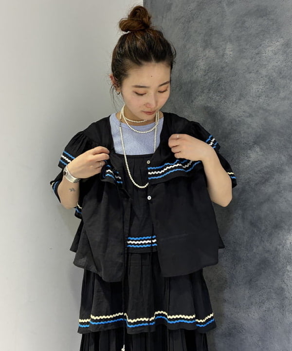 モモさんの「BEAMS WOMEN｜【別注】trepied / ティアード ブラウス」を使ったコーディネート