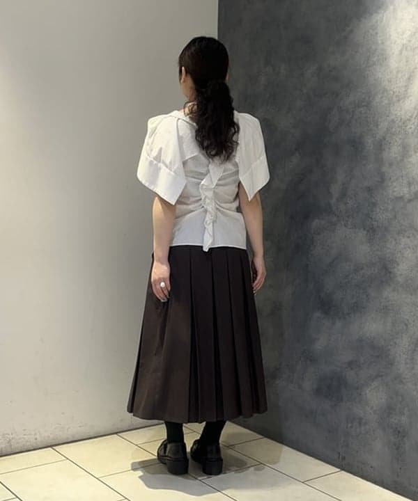 星野 真依さんの「BEAMS WOMEN｜ボックス プリーツ ミディ スカート」を使ったコーディネート