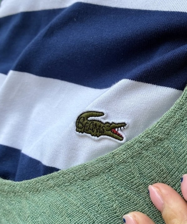 MATSUMOTO AMIさんの「BEAMS WOMEN｜【別注】LACOSTE / ボーダー Tシャツ」を使ったコーディネート