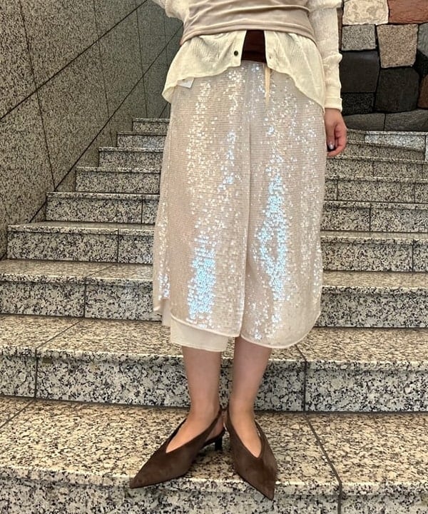 佐藤 亜美さんの「BEAMS WOMEN｜2WAY ベロア カップ付き キャミソール」を使ったコーディネート