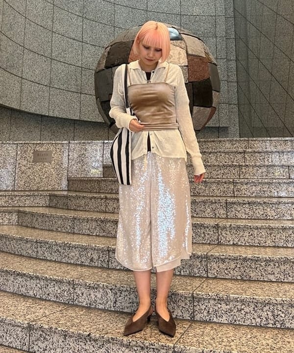 佐藤 亜美さんの「BEAMS WOMEN｜2WAY ベロア カップ付き キャミソール」を使ったコーディネート