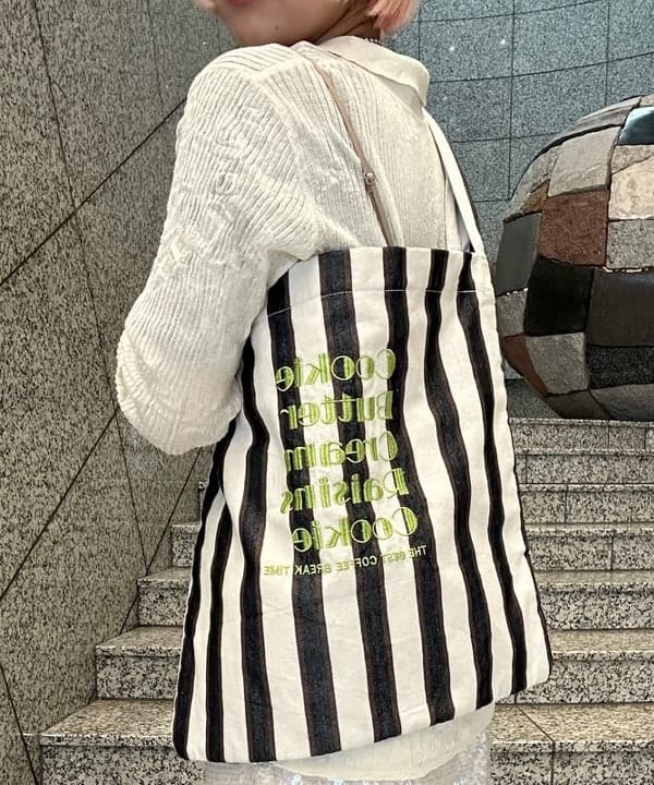 佐藤 亜美さんの「BEAMS WOMEN｜2WAY ベロア カップ付き キャミソール」を使ったコーディネート