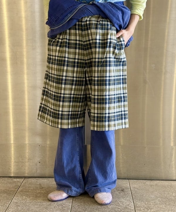 みりさんの「マドラス チェック ショーツ」を使ったコーディネート