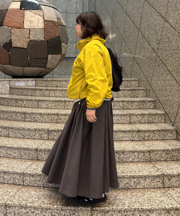 イガラシさんの「BEAMS WOMEN｜【別注】Gramicci  / ギャバ ロングスカート  ＜定番 / オンオフ兼用＞」を使ったコーディネート