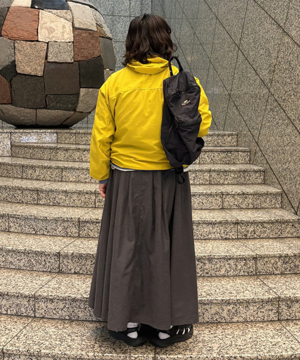 イガラシさんの「BEAMS WOMEN｜【別注】Gramicci  / ギャバ ロングスカート  ＜定番 / オンオフ兼用＞」を使ったコーディネート