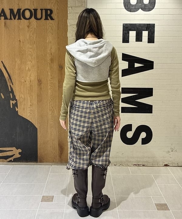 江口 息吹さんの「BEAMS WOMEN｜チェック ワイド イージーパンツ【ワイドストレートフィット】」を使ったコーディネート