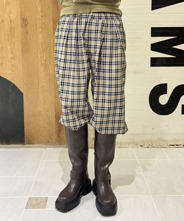 江口 息吹さんの「BEAMS WOMEN｜チェック ワイド イージーパンツ【ワイドストレートフィット】」を使ったコーディネート