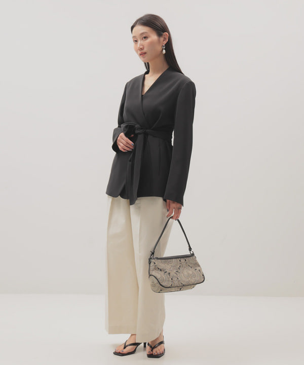 隈元 楓さんの「BEAMS WOMEN｜ドライカルゼ ベルテッド ジャケット」を使ったコーディネート