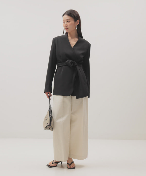 隈元 楓さんの「BEAMS WOMEN｜ドライカルゼ ベルテッド ジャケット」を使ったコーディネート