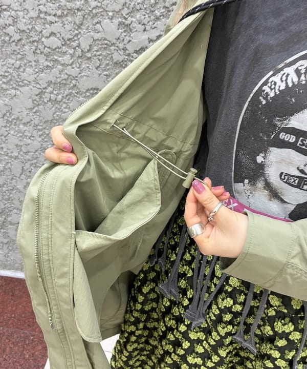 マツモト アカネさんの「BEAMS WOMEN｜ステンレス ニュアンス ハート ネックレス」を使ったコーディネート