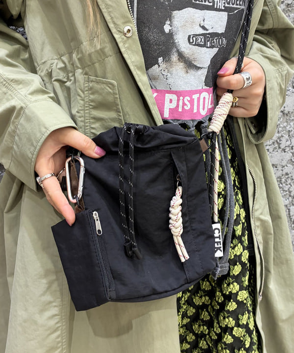 マツモト アカネさんの「BEAMS WOMEN｜ステンレス ニュアンス ハート ネックレス」を使ったコーディネート