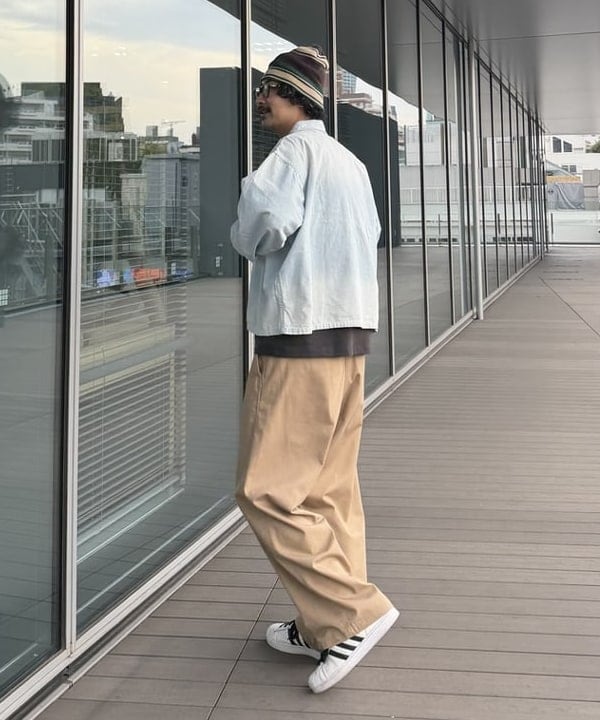 BAKU(東江 漠)さんの「BEAMS WOMEN｜Damage Chambray Shirt」を使ったコーディネート