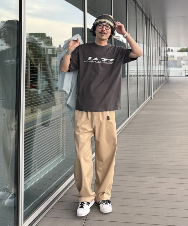 BAKU(東江 漠)さんの「BEAMS WOMEN｜Damage Chambray Shirt」を使ったコーディネート