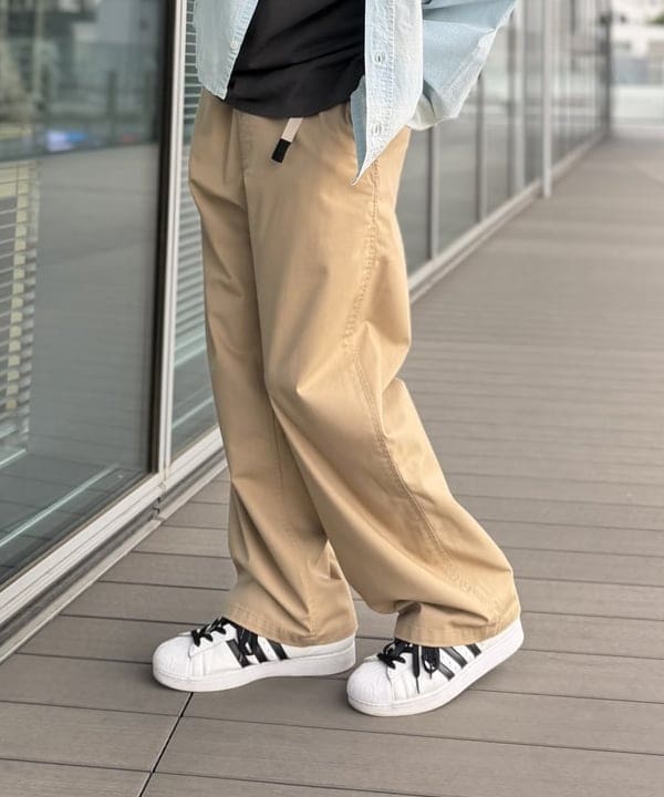 BAKU(東江 漠)さんの「BEAMS WOMEN｜Damage Chambray Shirt」を使ったコーディネート