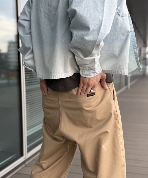 BAKU(東江 漠)さんの「BEAMS WOMEN｜Damage Chambray Shirt」を使ったコーディネート