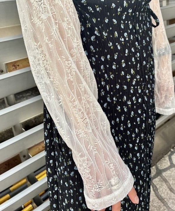 カタヤマ アヤさんの「BEAMS WOMEN｜フラワー プリント カットアウト ワンピース」を使ったコーディネート