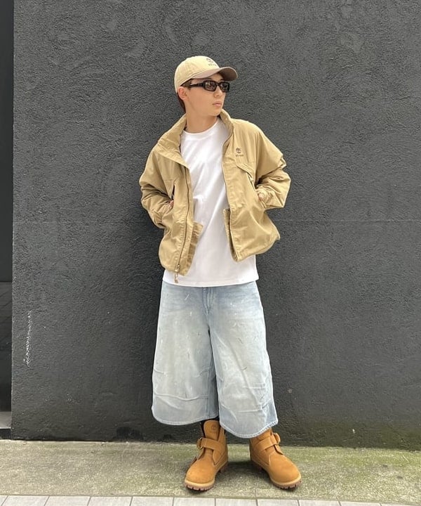 照田 拓史さんの「BEAMS WOMEN｜ワイドストレート クォーターレングス ペインターデニム」を使ったコーディネート
