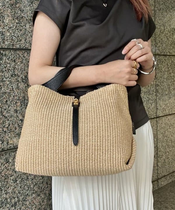 篠崎 香月さんの「BEAMS WOMEN｜イレギュラープリーツ スカート」を使ったコーディネート