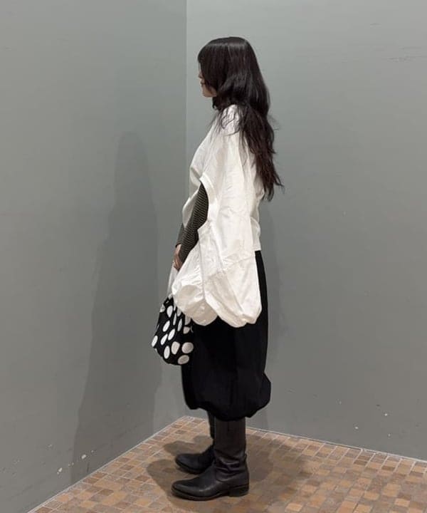 須賀さんの「BEAMS WOMEN｜ギャザー ボリューム パンツ」を使ったコーディネート