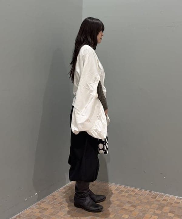 須賀さんの「BEAMS WOMEN｜ギャザー ボリューム パンツ」を使ったコーディネート