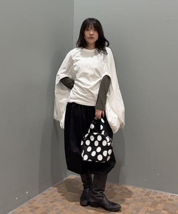 須賀さんの「BEAMS WOMEN｜ギャザー ボリューム パンツ」を使ったコーディネート