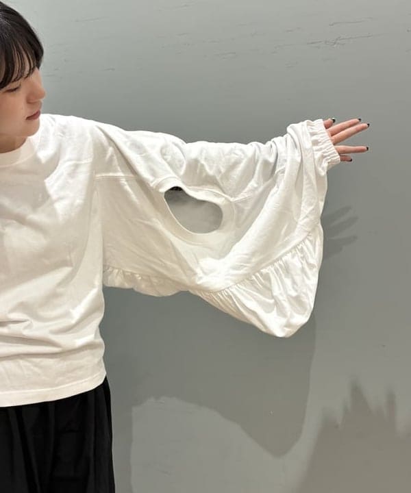 須賀さんの「BEAMS WOMEN｜ギャザー ボリューム パンツ」を使ったコーディネート